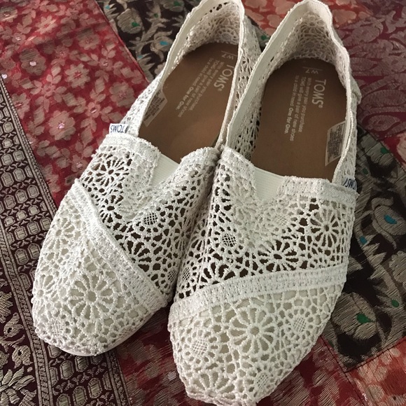Toms Shoes - TOMS Women’s Natural Moroccan Crochet Flat Size 7W